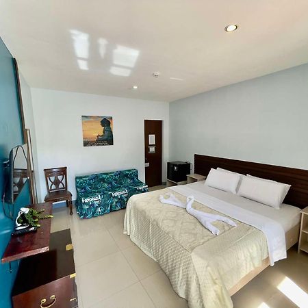 Little Rock Cebu Hotel Lapu-Lapu City Exterior photo