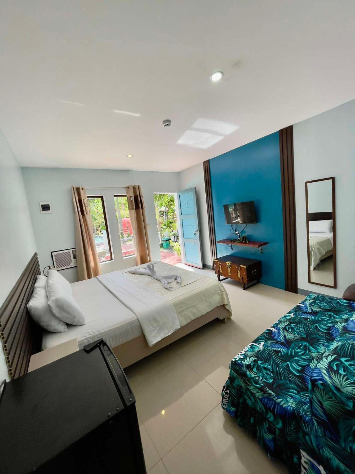 Little Rock Cebu Hotel Lapu-Lapu City Exterior photo
