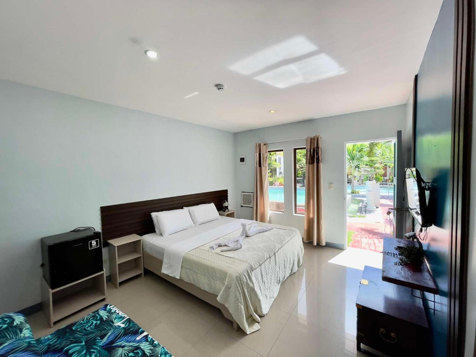 Little Rock Cebu Hotel Lapu-Lapu City Exterior photo