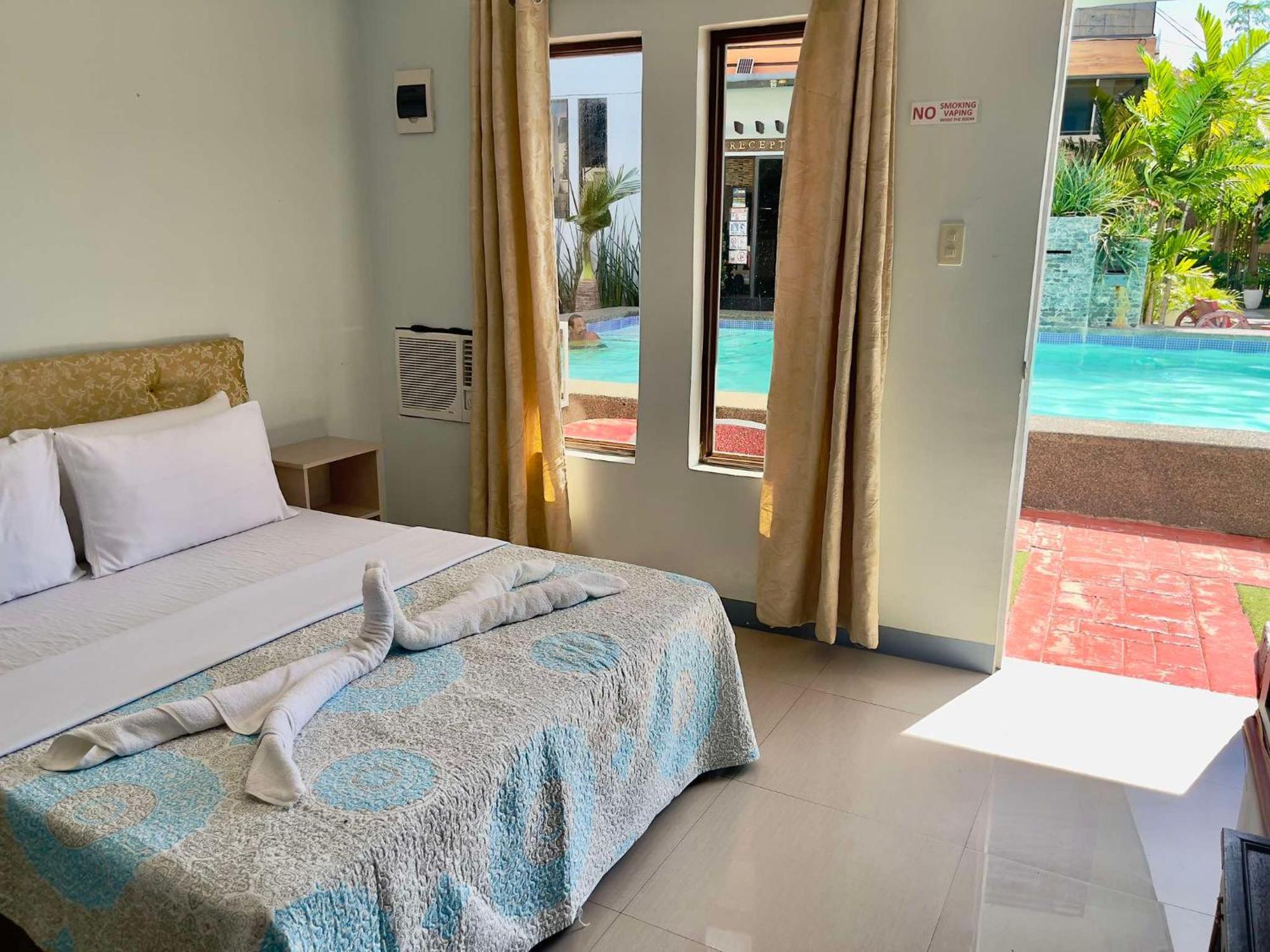 Little Rock Cebu Hotel Lapu-Lapu City Exterior photo