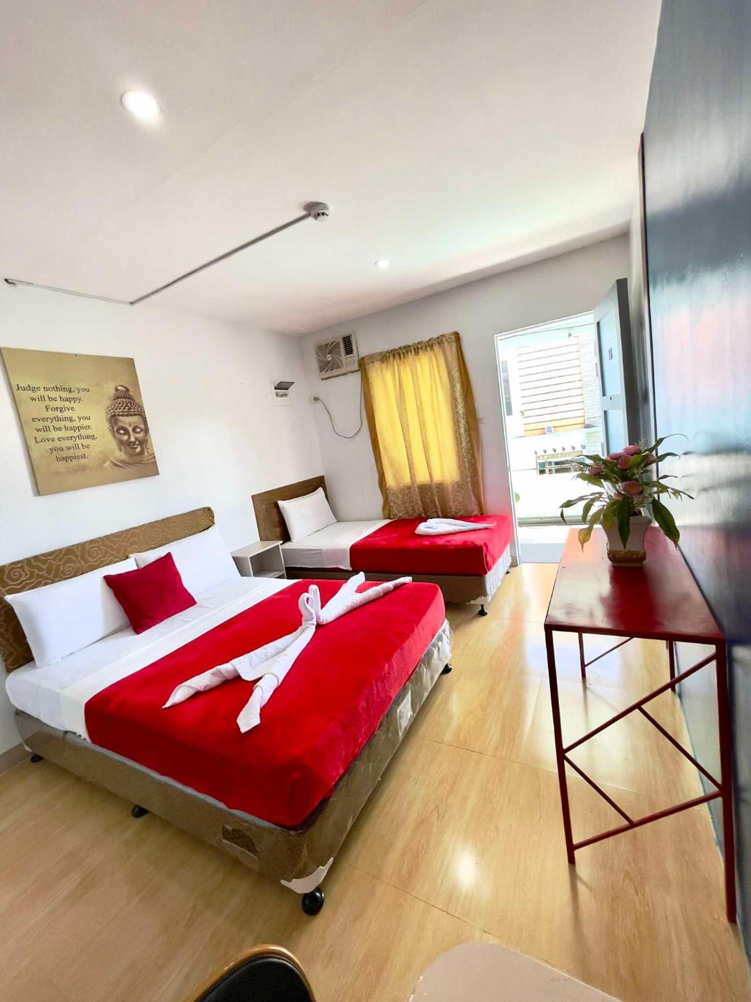 Little Rock Cebu Hotel Lapu-Lapu City Exterior photo